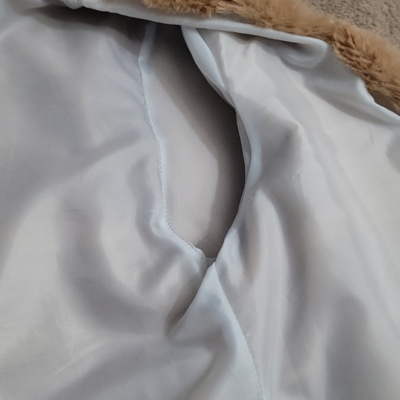 "GIFTED" w/purchase Faux Fur Jacket Beige XS - Picture 8 of 9